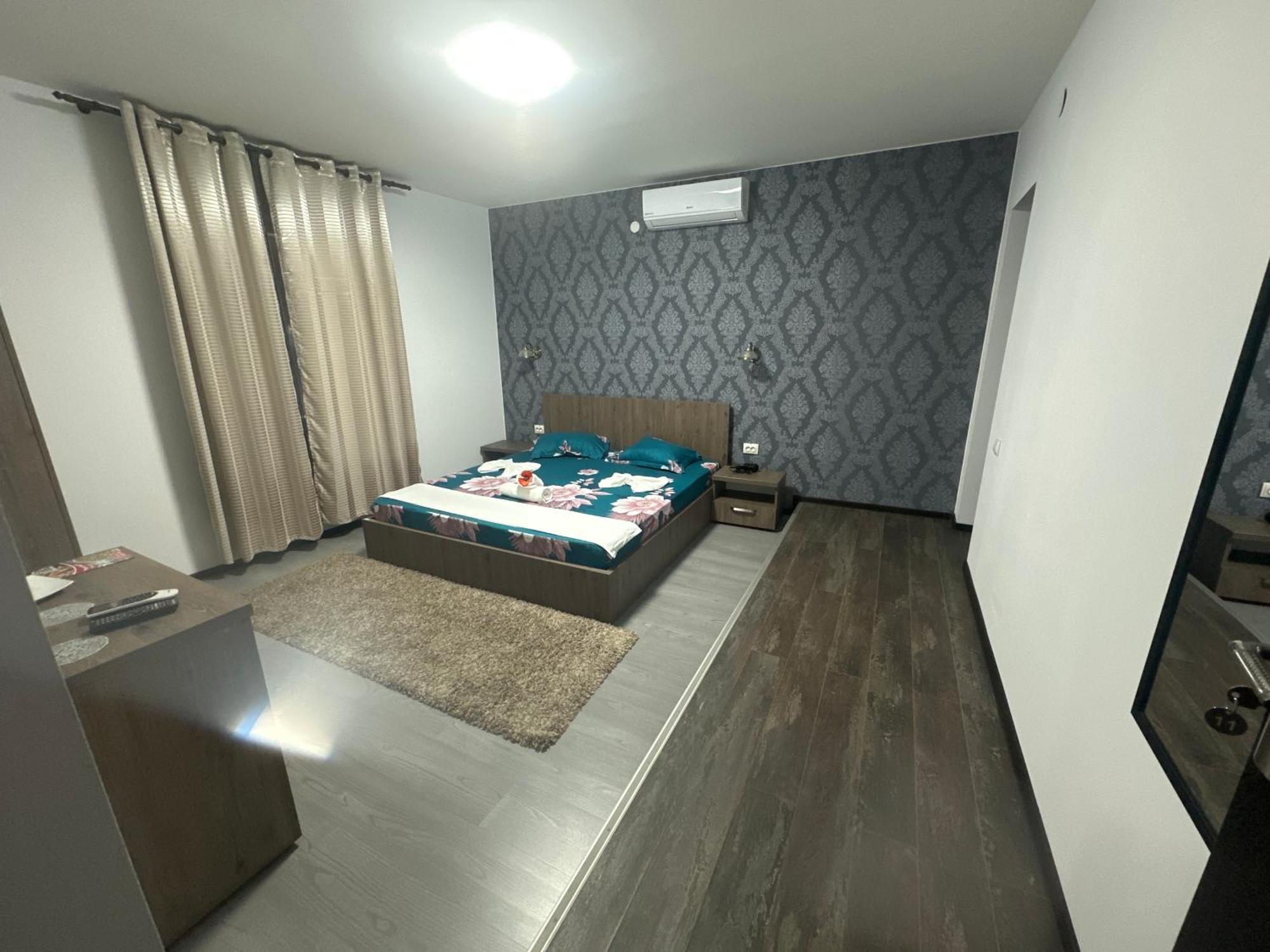 ホテル Casa Clau Orşova エクステリア 写真