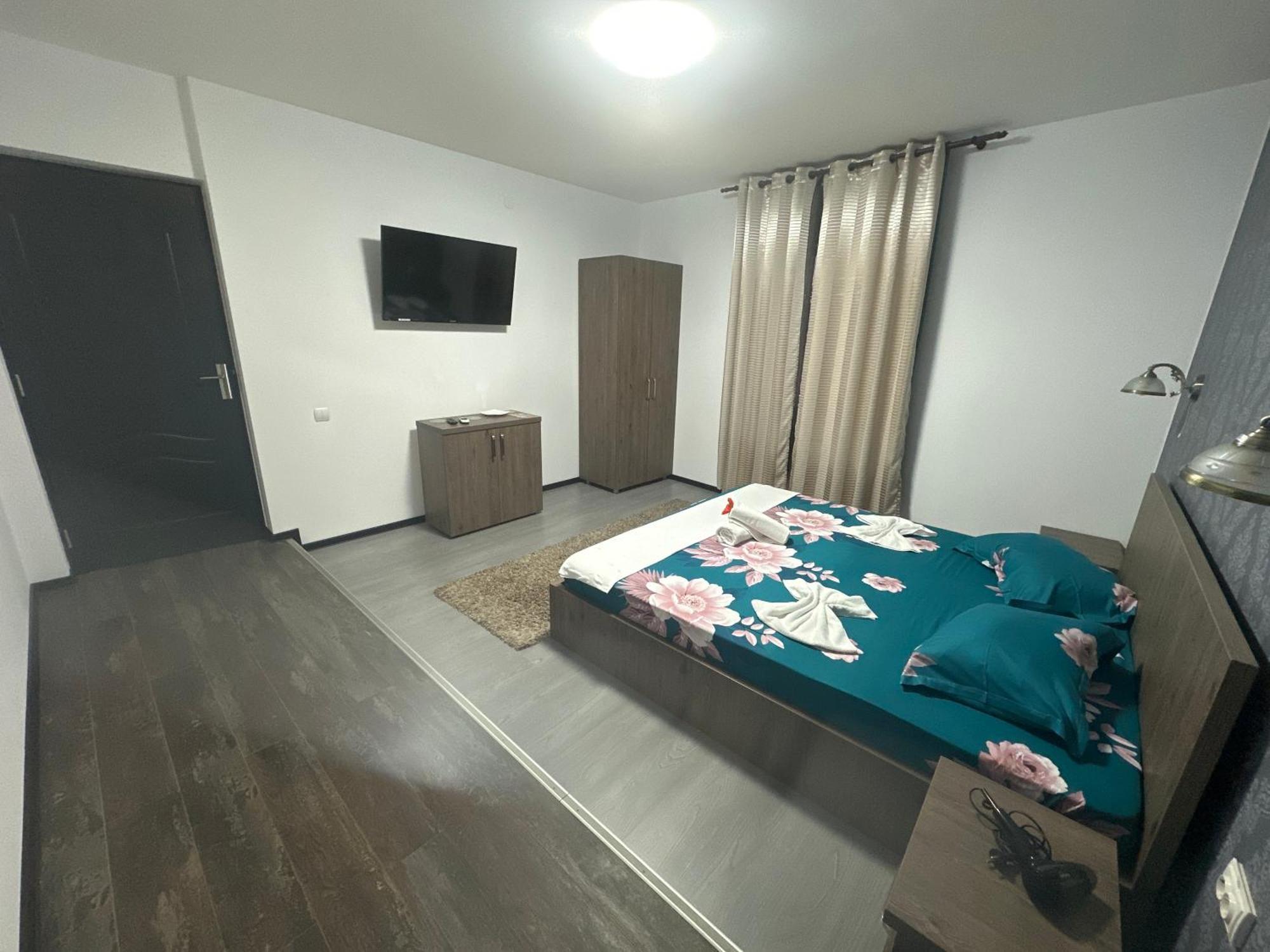 ホテル Casa Clau Orşova エクステリア 写真