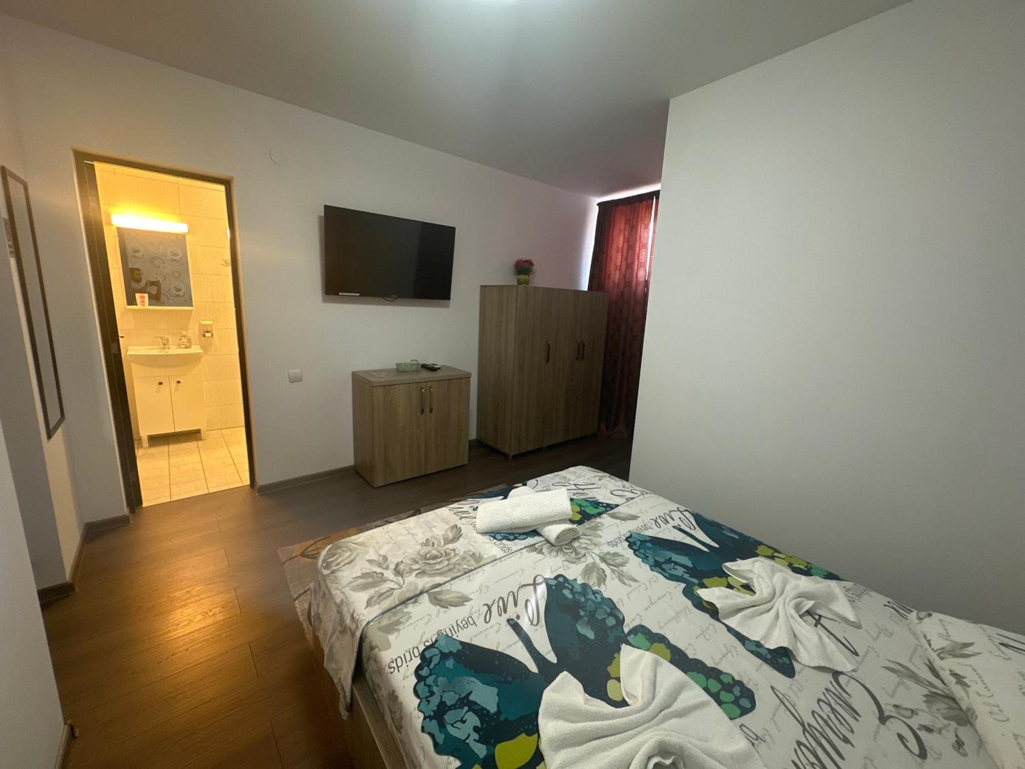 ホテル Casa Clau Orşova エクステリア 写真