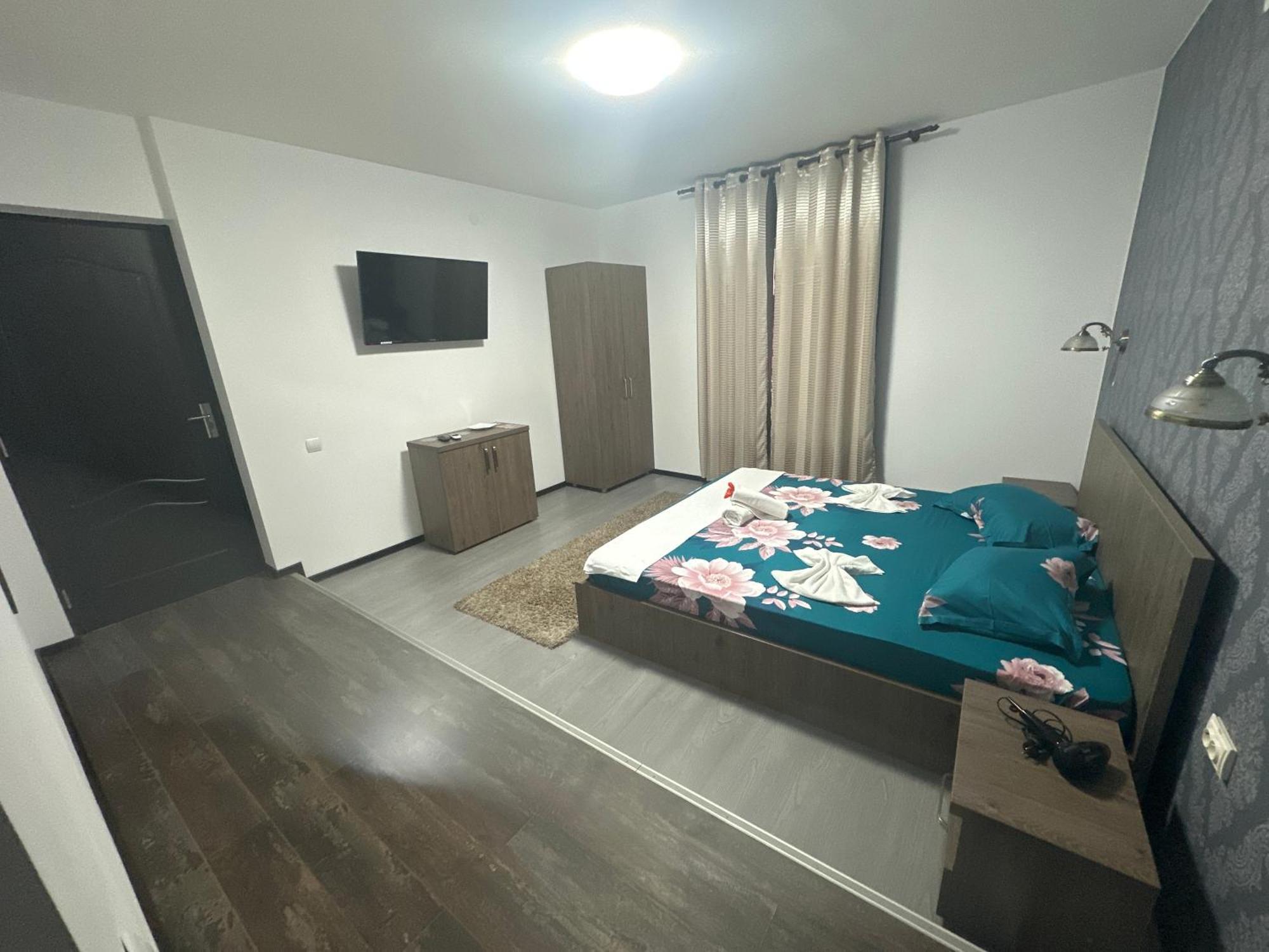 ホテル Casa Clau Orşova エクステリア 写真